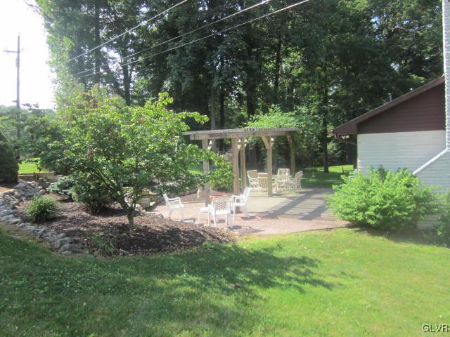 543 Molasses Road Bangor, PA 18013 - Photo 4 of 20 Patio side view