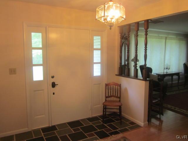 543 Molasses Road Bangor, PA 18013 - Photo 5 of 20 Foyer