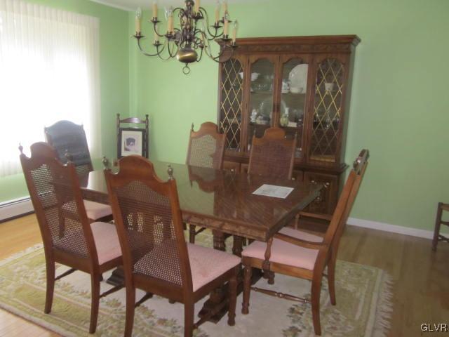 543 Molasses Road Bangor, PA 18013 - Photo 7 of 20 Dining Room