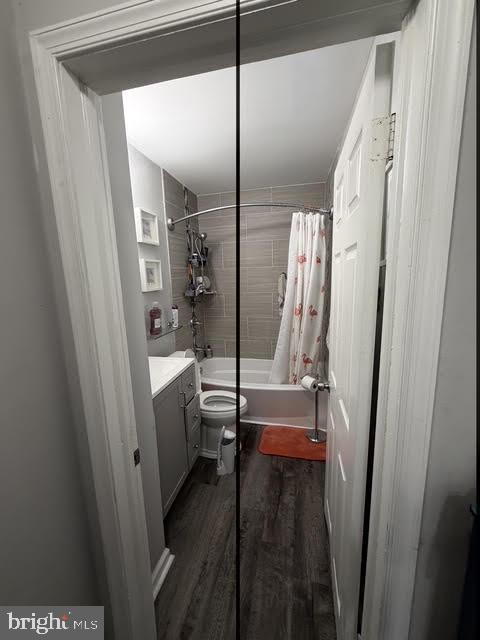 802 Devon Road Riverside, NJ 08075 - Photo 24 of 29 a bathroom with a sink and mirror