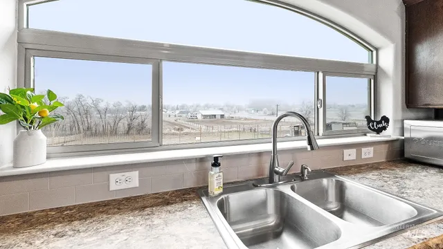 $549,000 | 10630 Highway 95, Payette, ID 83661