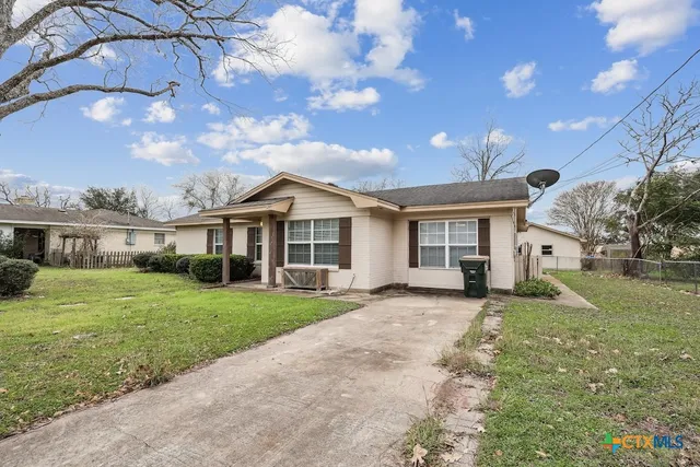 $297,000 | 103 Poenitsch Street, Cuero, TX 77954