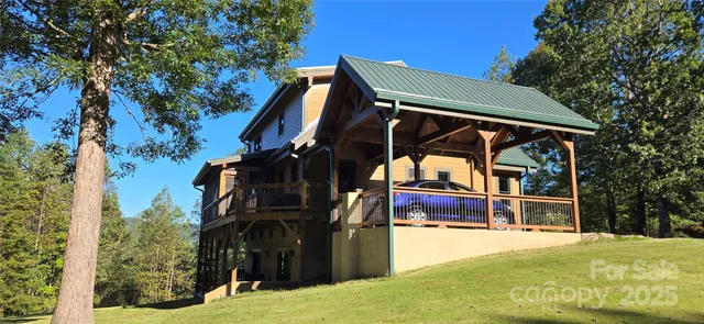 a view of a house with backyard and trees
