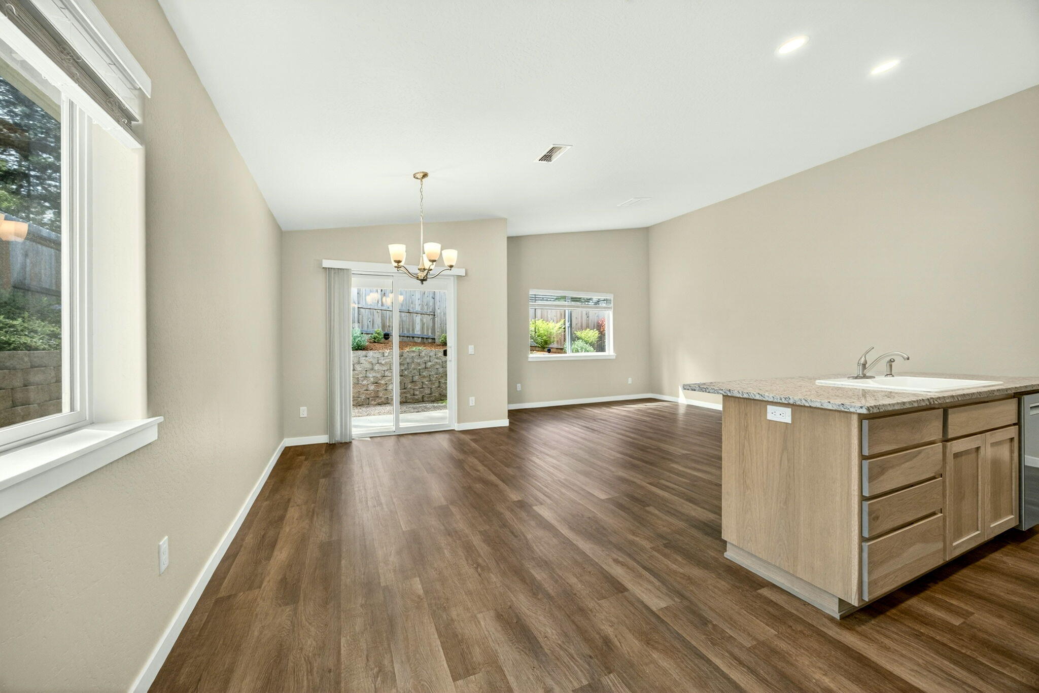 3001 Southwest University Road, Unit A & B Grants Pass, OR 97527 - Photo 10 of 38