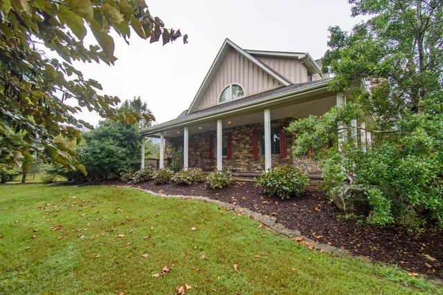 $1,275,000 | 7083 Foxfire Road, Catawba, VA 24070