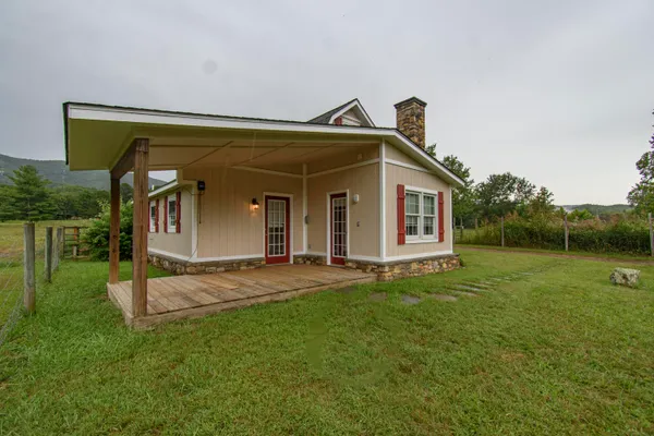 $1,275,000 | 7083 Foxfire Road, Catawba, VA 24070