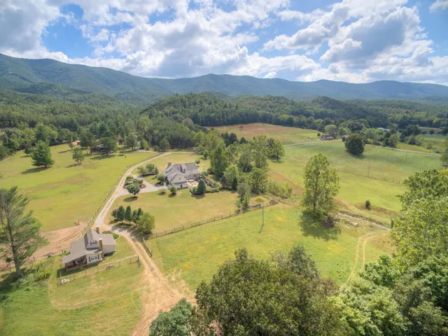 $1,275,000 | 7083 Foxfire Road, Catawba, VA 24070