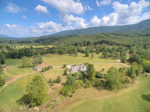 $1,275,000 | 7083 Foxfire Road, Catawba, VA 24070