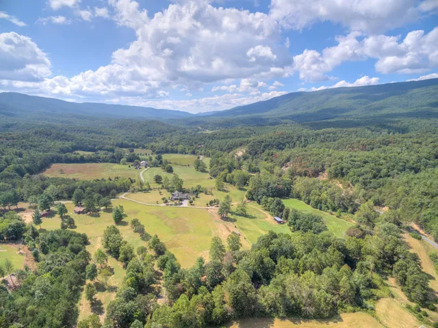 $1,275,000 | 7083 Foxfire Road, Catawba, VA 24070