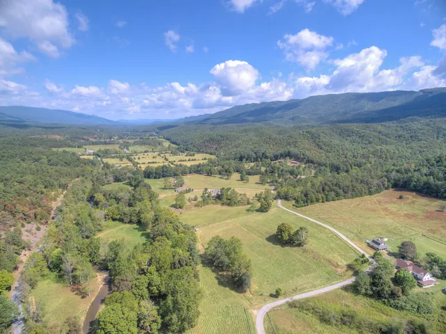 $1,275,000 | 7083 Foxfire Road, Catawba, VA 24070