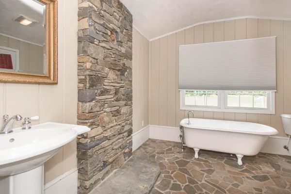 $1,275,000 | 7083 Foxfire Road, Catawba, VA 24070