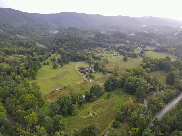 $1,275,000 | 7083 Foxfire Road, Catawba, VA 24070