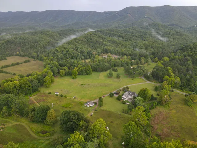 $1,275,000 | 7083 Foxfire Road, Catawba, VA 24070
