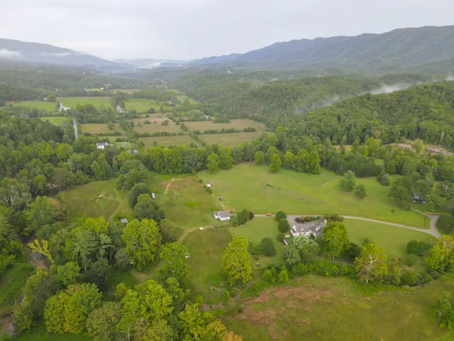 $1,275,000 | 7083 Foxfire Road, Catawba, VA 24070