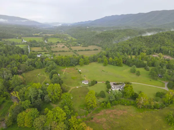 $1,275,000 | 7083 Foxfire Road, Catawba, VA 24070