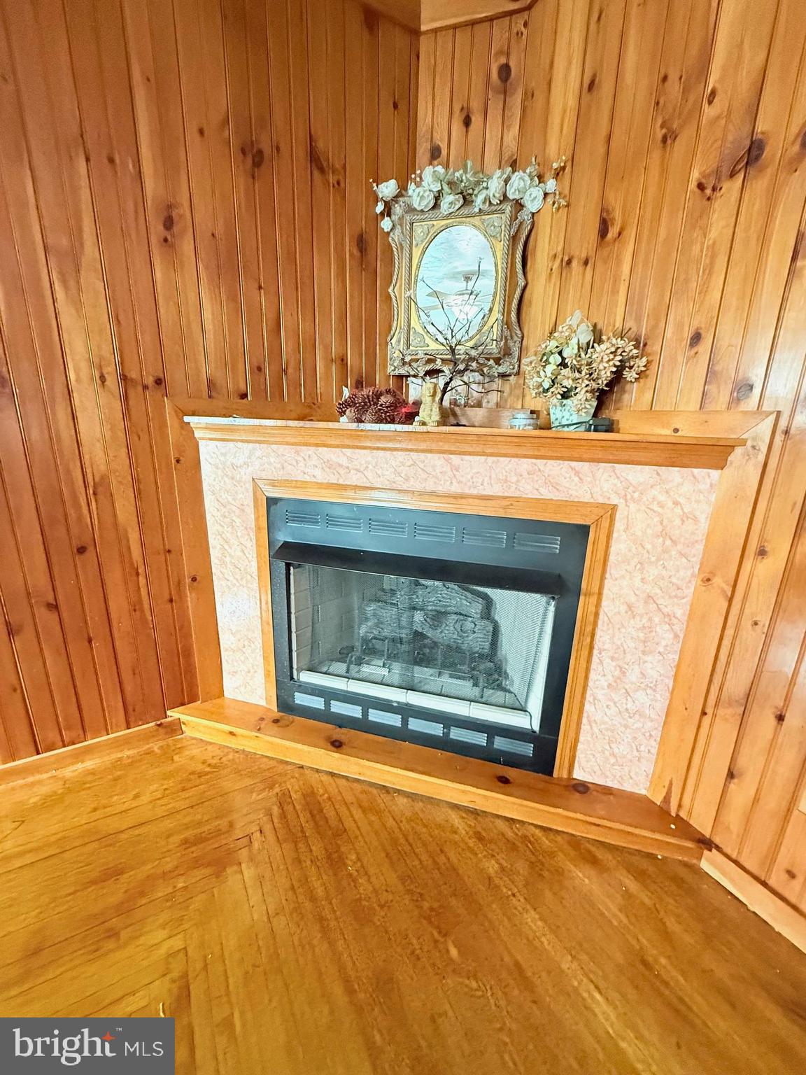 1200 Hampden Boulevard Reading, PA 19604 - Photo 6 of 30 a view of fireplace with wooden floor