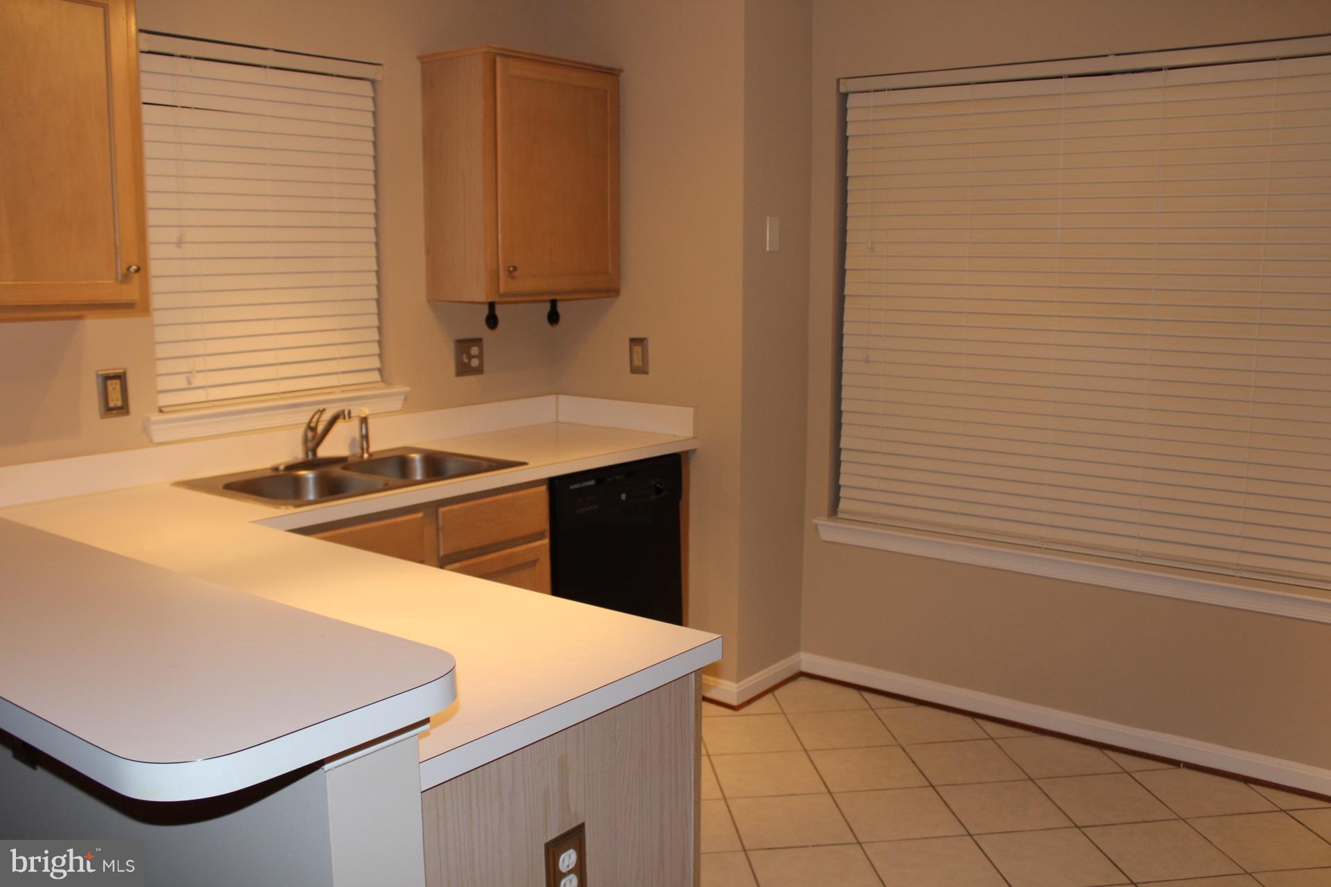 410 Ridgepoint Place, Unit 12 Gaithersburg, MD 20878 - Photo 5 of 24 Kitchen