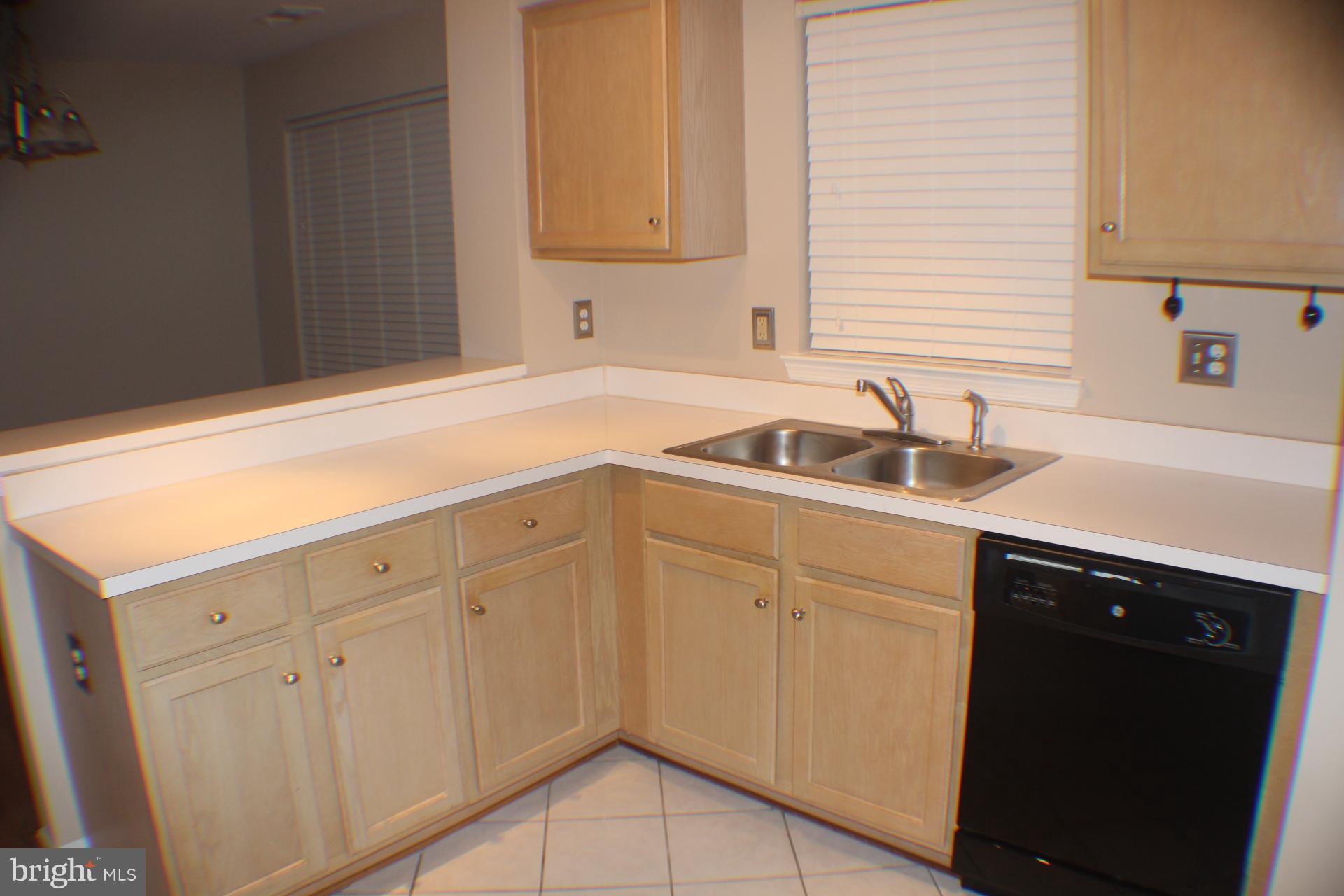 410 Ridgepoint Place, Unit 12 Gaithersburg, MD 20878 - Photo 6 of 24 Kitchen