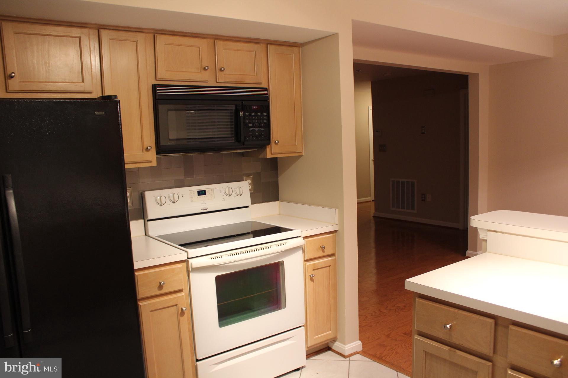 410 Ridgepoint Place, Unit 12 Gaithersburg, MD 20878 - Photo 7 of 24 Kitchen