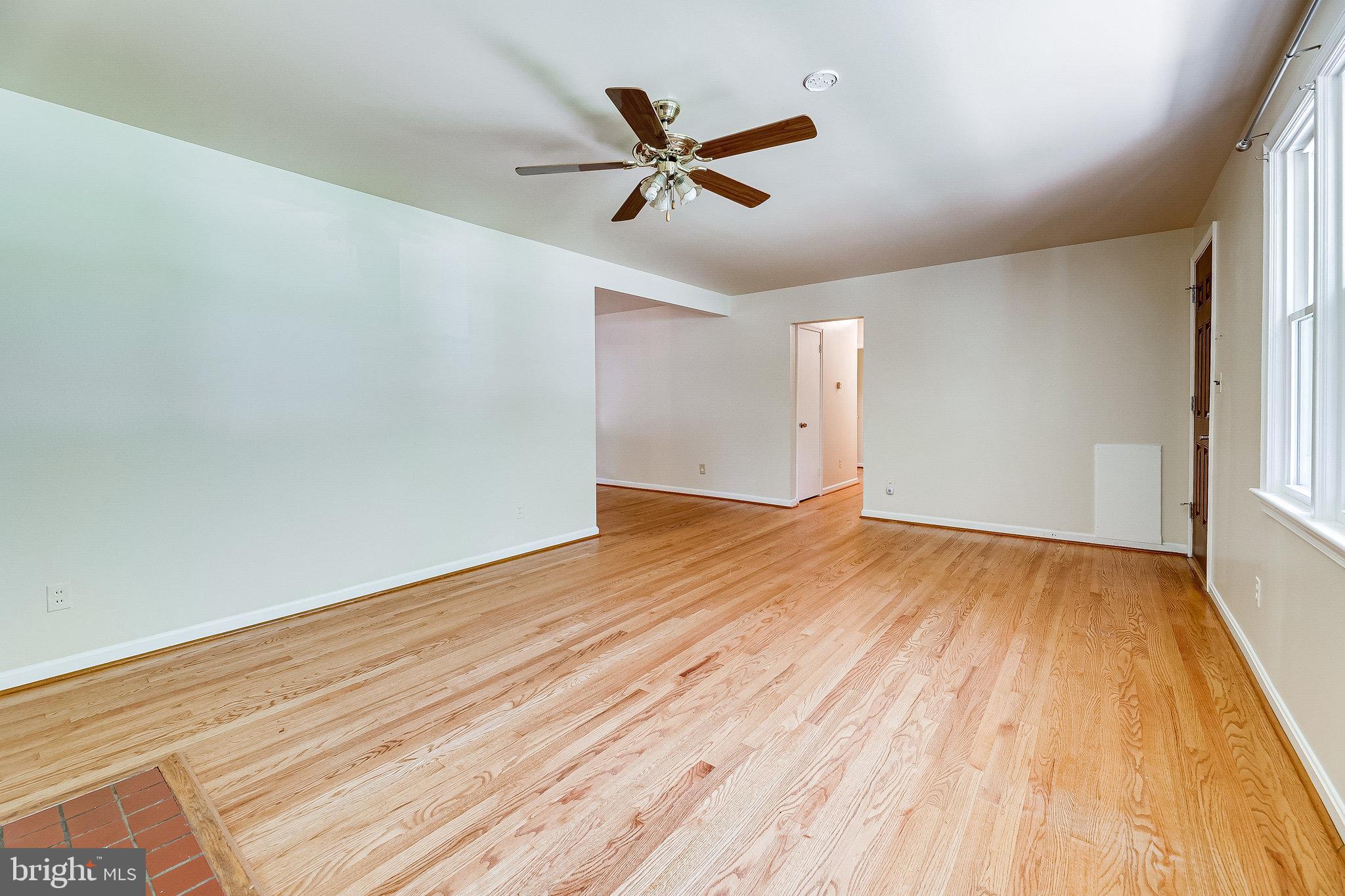 7508 Hamlet Street Springfield, VA 22151 - Photo 3 of 53