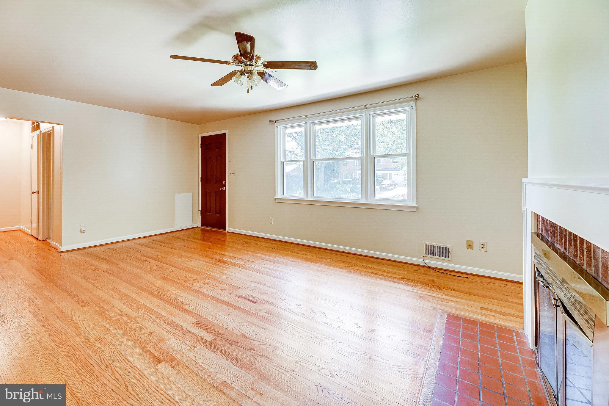 7508 Hamlet Street Springfield, VA 22151 - Photo 4 of 53