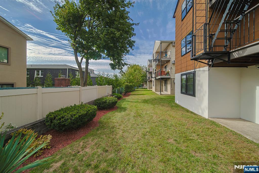 93 Myrtle Avenue, Unit 2 Edgewater, NJ 07020 - Photo 4 of 16