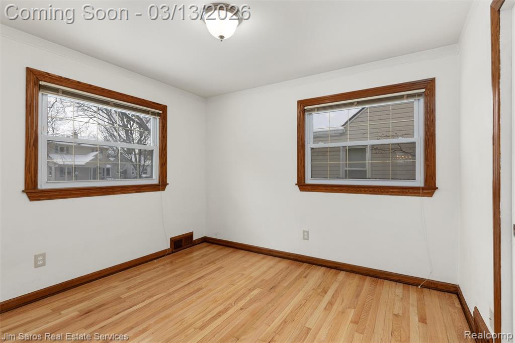 2204 Roslyn Road Grosse Pointe Woods, MI 48236 - Photo 15 of 34