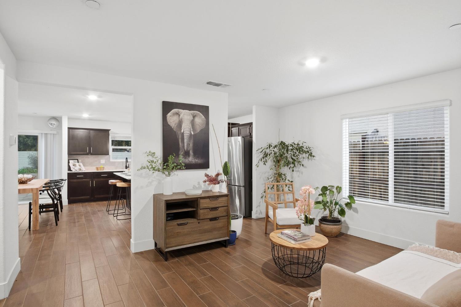 1666 Oak Street Los Banos, CA 93635 - Photo 12 of 34 a living room with furniture and a large mirror