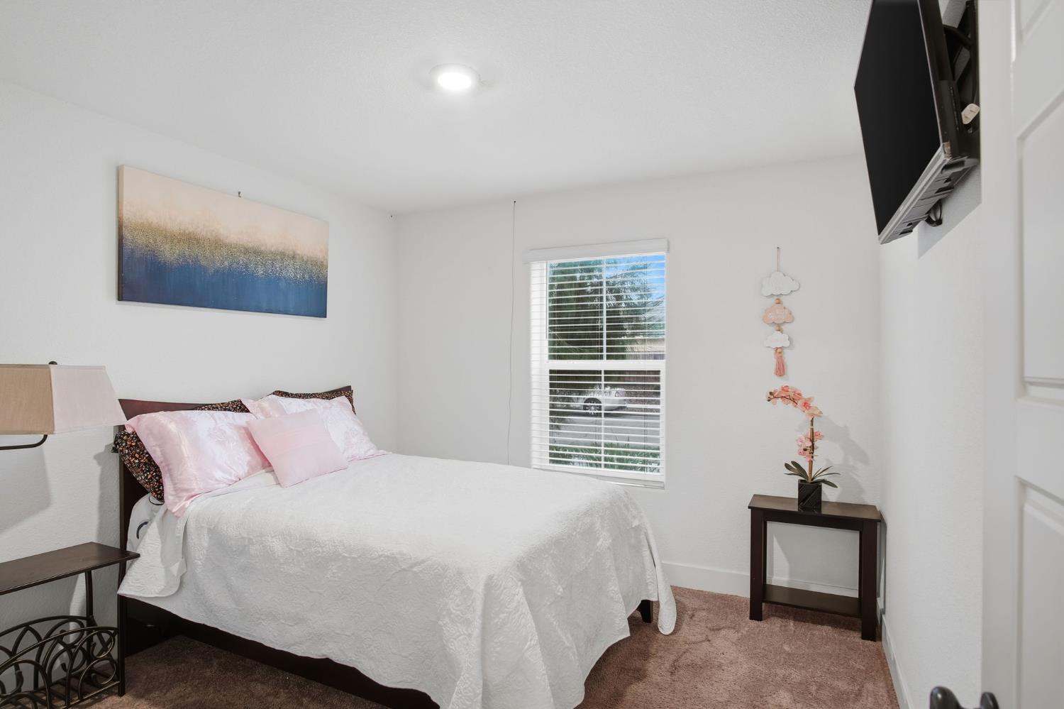 1666 Oak Street Los Banos, CA 93635 - Photo 15 of 34 a bedroom with a bed and a window