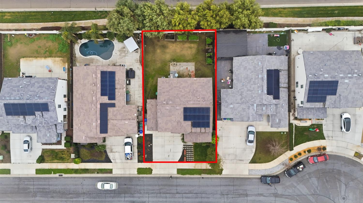 1666 Oak Street Los Banos, CA 93635 - Photo 33 of 34 an aerial view of residential houses with outdoor space