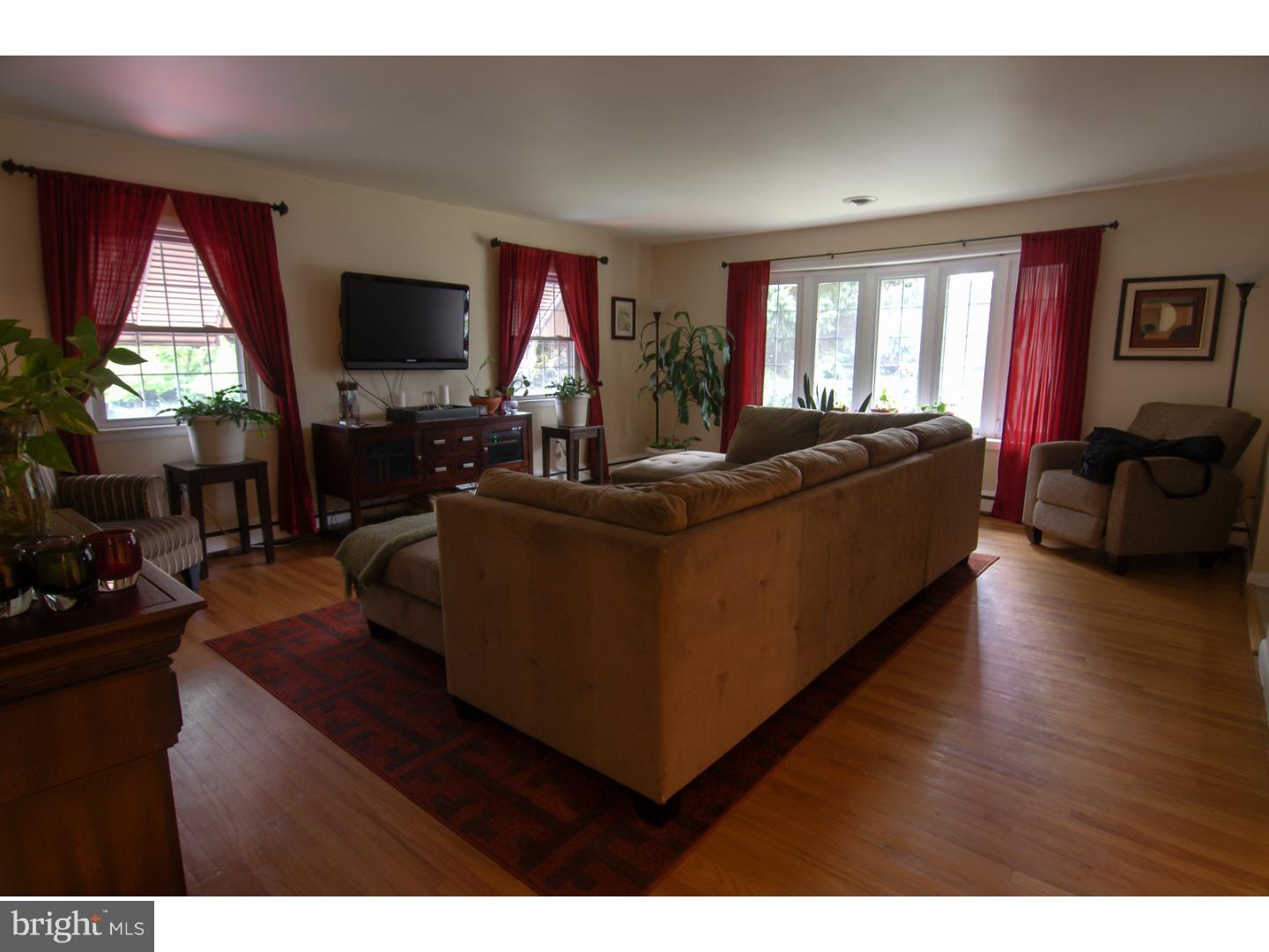 301 Valley View Road Springfield, PA 19064 - Photo 4 of 25 Living Room