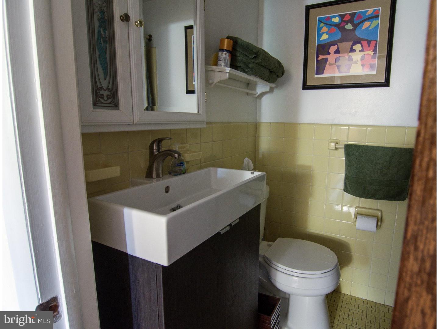 301 Valley View Road Springfield, PA 19064 - Photo 10 of 25 Half Bath