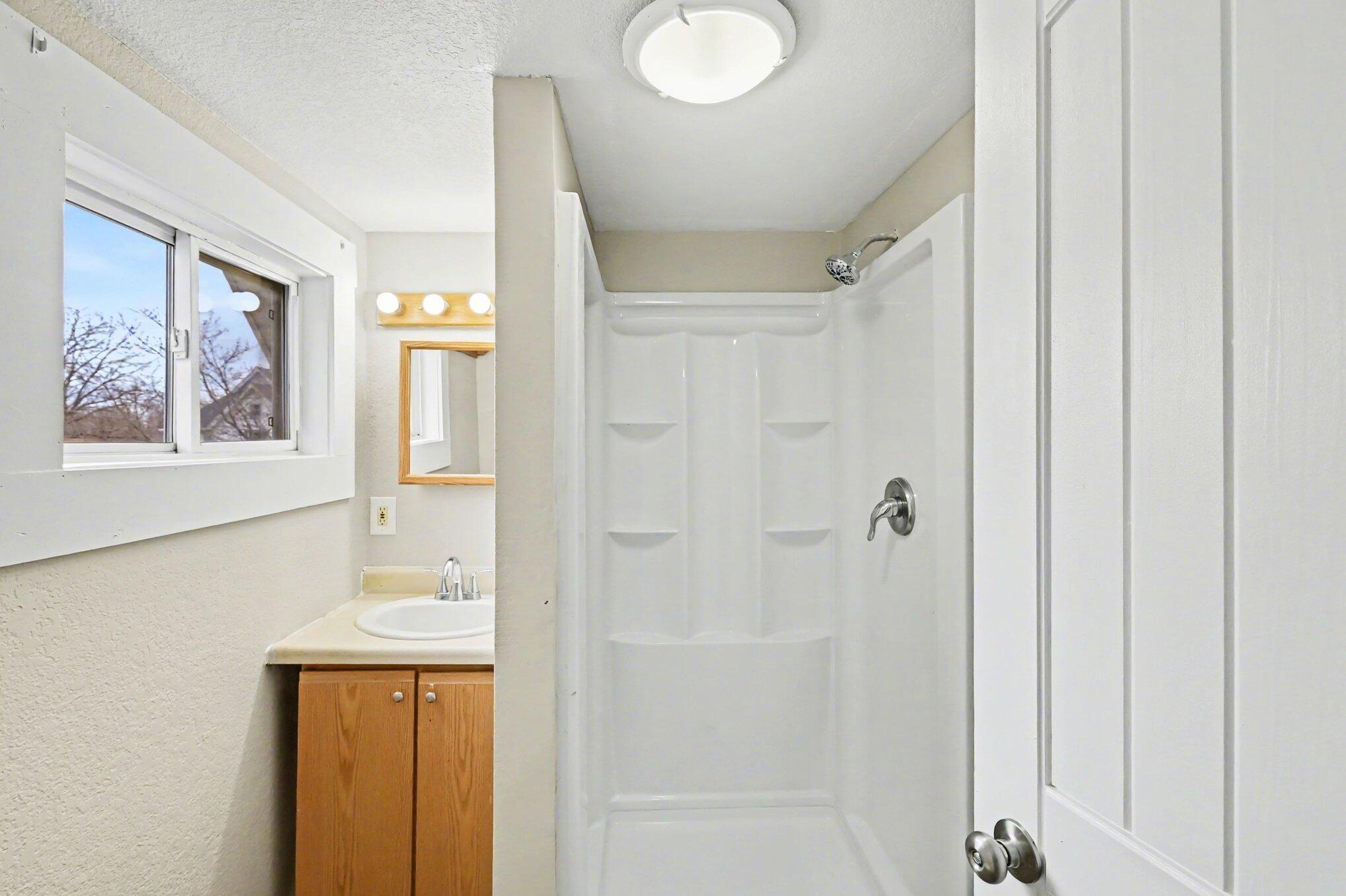 905 North Sycamore Street Lansing, MI 48906 - Photo 16 of 28 016_file_5359