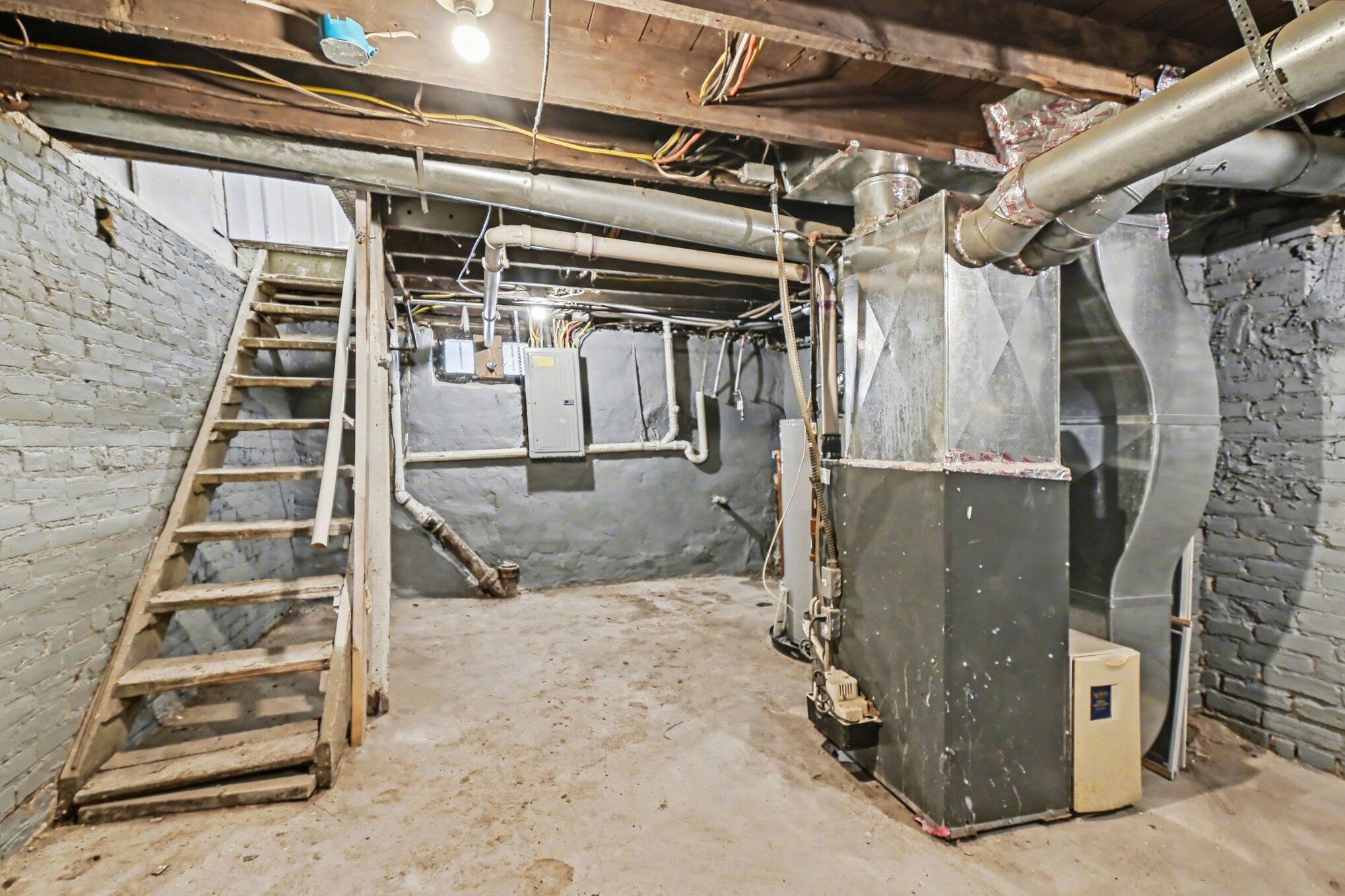 905 North Sycamore Street Lansing, MI 48906 - Photo 22 of 28 022_file_8904