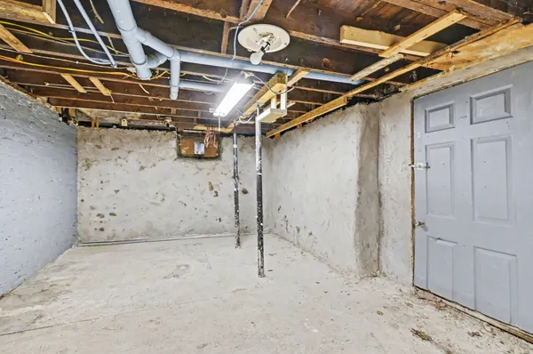 $139,900 | 905 North Sycamore Street, Lansing, MI 48906