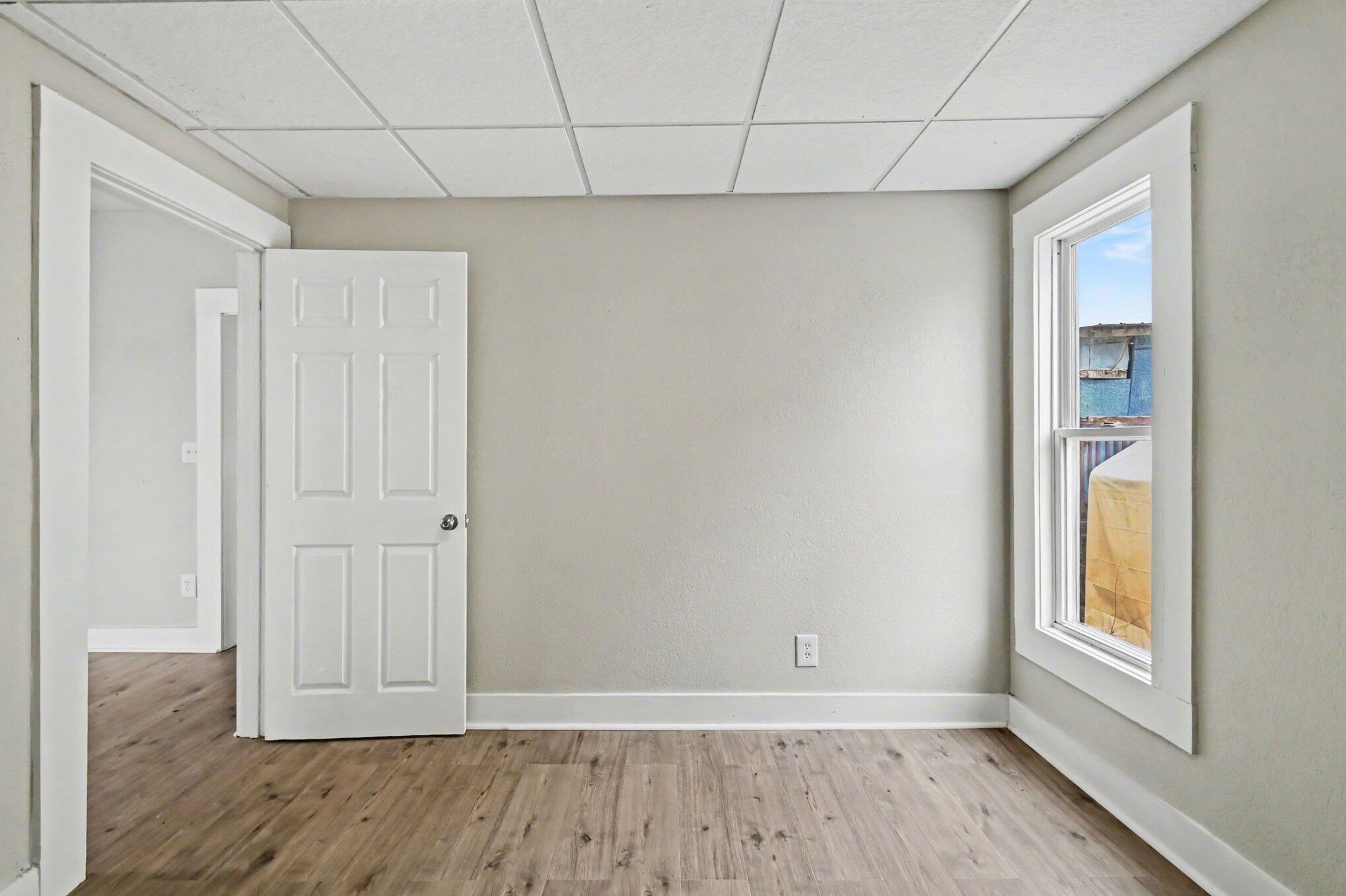 905 North Sycamore Street Lansing, MI 48906 - Photo 4 of 28 004_file_9569