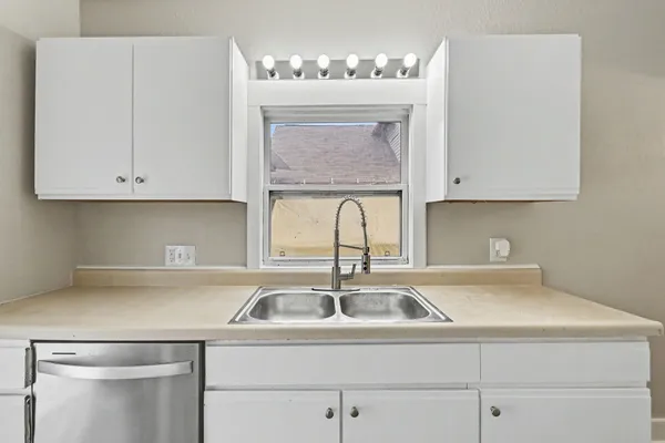 $139,900 | 905 North Sycamore Street, Lansing, MI 48906