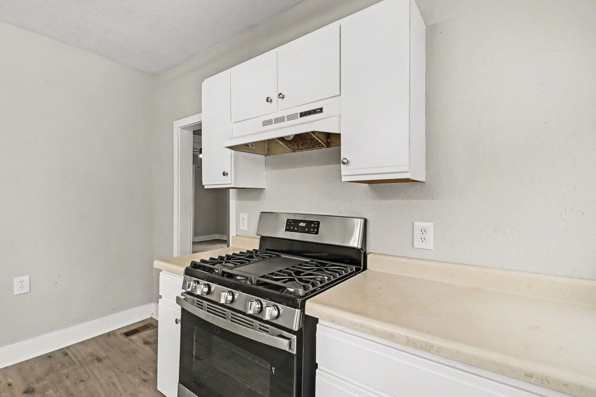 905 North Sycamore Street Lansing, MI 48906 - Photo 10 of 28 010_file_1750