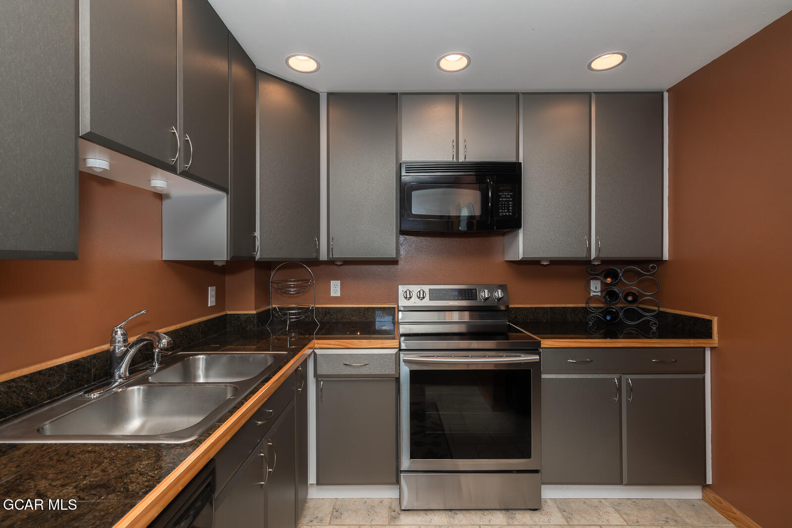 813 Ermine Lane Fraser, CO 80442 - Photo 18 of 35 Kitchen