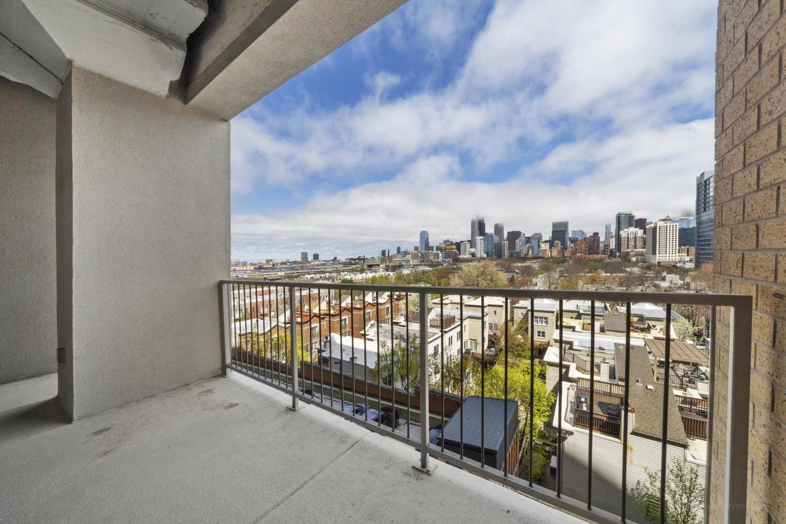 1530 South State Street, Unit 607 Chicago, IL 60605 - Photo 25 of 29 a view of city from balcony