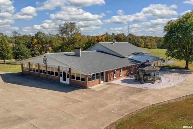 $575,000 | 6694 Shamrock Road, Tamaroa, IL 62888