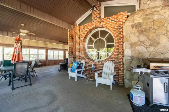 $575,000 | 6694 Shamrock Road, Tamaroa, IL 62888