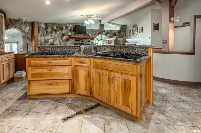 $575,000 | 6694 Shamrock Road, Tamaroa, IL 62888