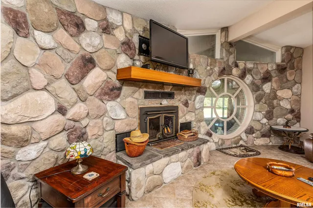 $575,000 | 6694 Shamrock Road, Tamaroa, IL 62888