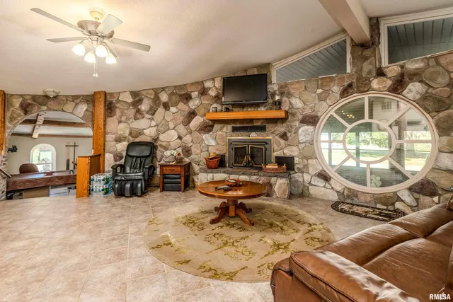 $575,000 | 6694 Shamrock Road, Tamaroa, IL 62888