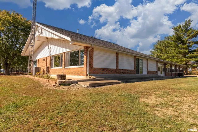 $575,000 | 6694 Shamrock Road, Tamaroa, IL 62888