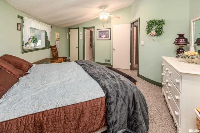 $575,000 | 6694 Shamrock Road, Tamaroa, IL 62888