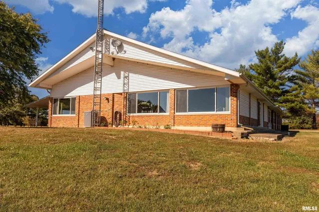 $575,000 | 6694 Shamrock Road, Tamaroa, IL 62888