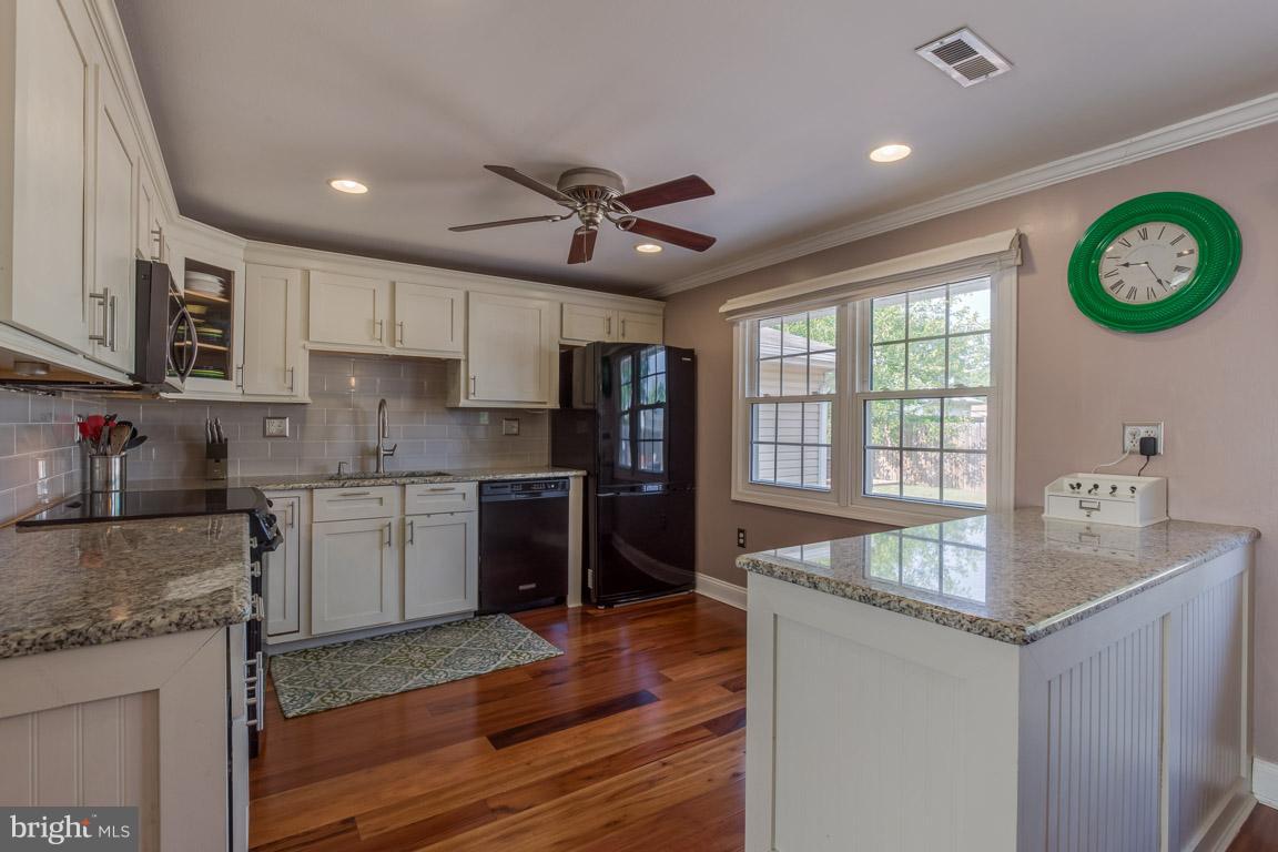 5912 Michael Road Waldorf, MD 20601 - Photo 3 of 30 Kitchen