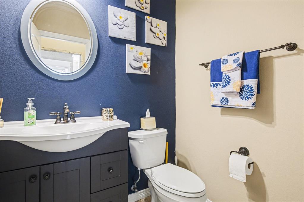 1361 Shallowbend Drive Midlothian, TX 76065 - Photo 14 of 30 a bathroom with a toilet a sink and mirror